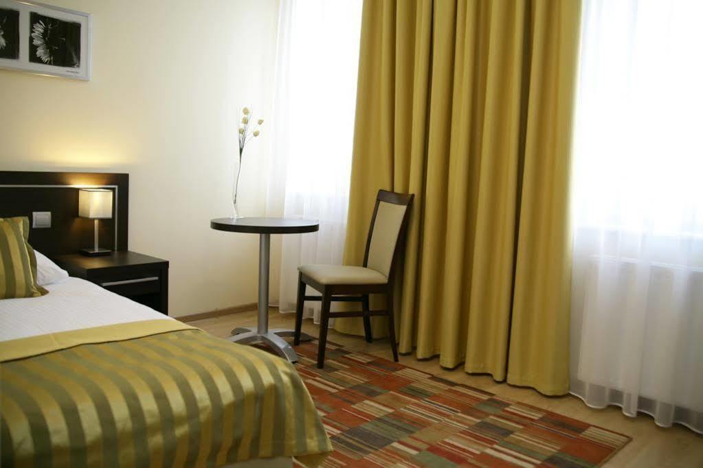 Hotel Safir Poznan Ngoại thất bức ảnh