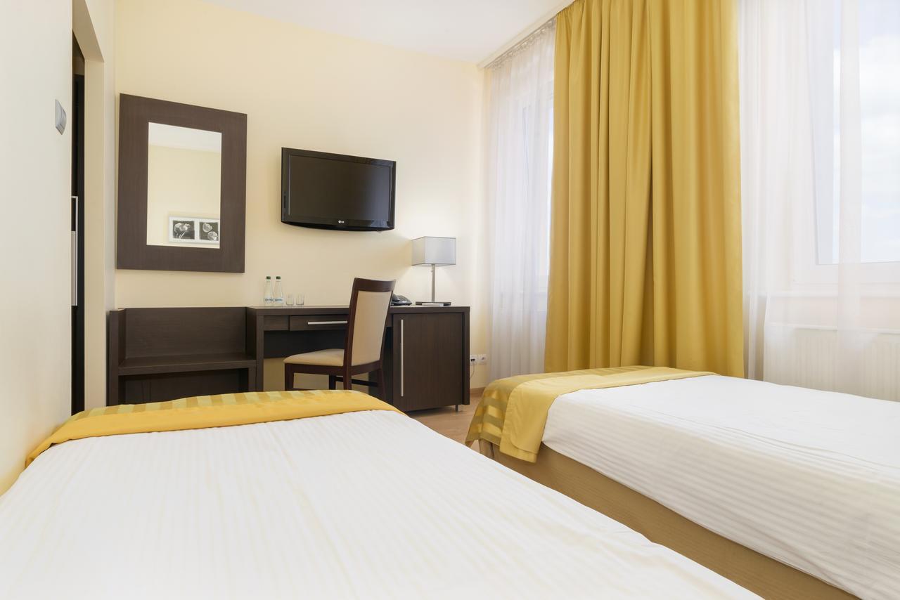 Hotel Safir Poznan Ngoại thất bức ảnh