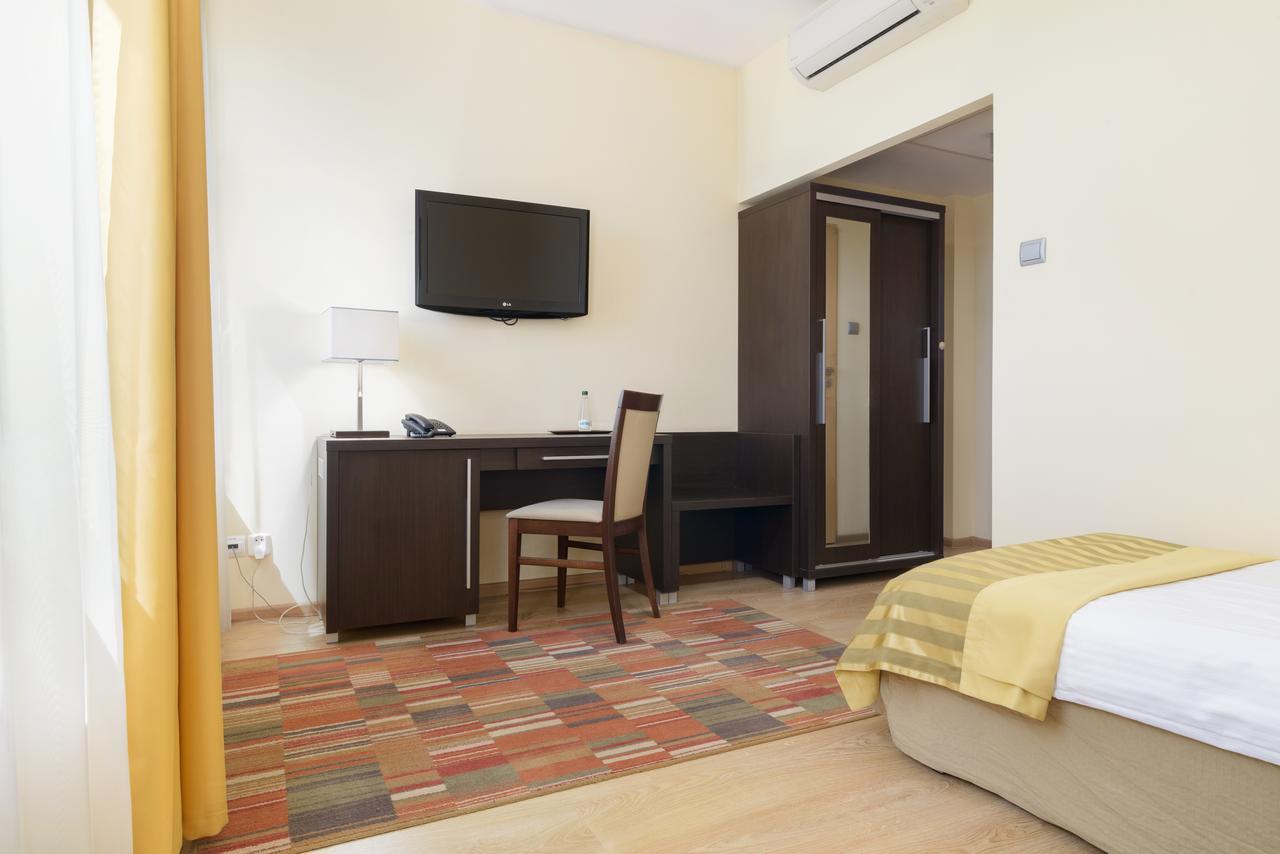 Hotel Safir Poznan Ngoại thất bức ảnh