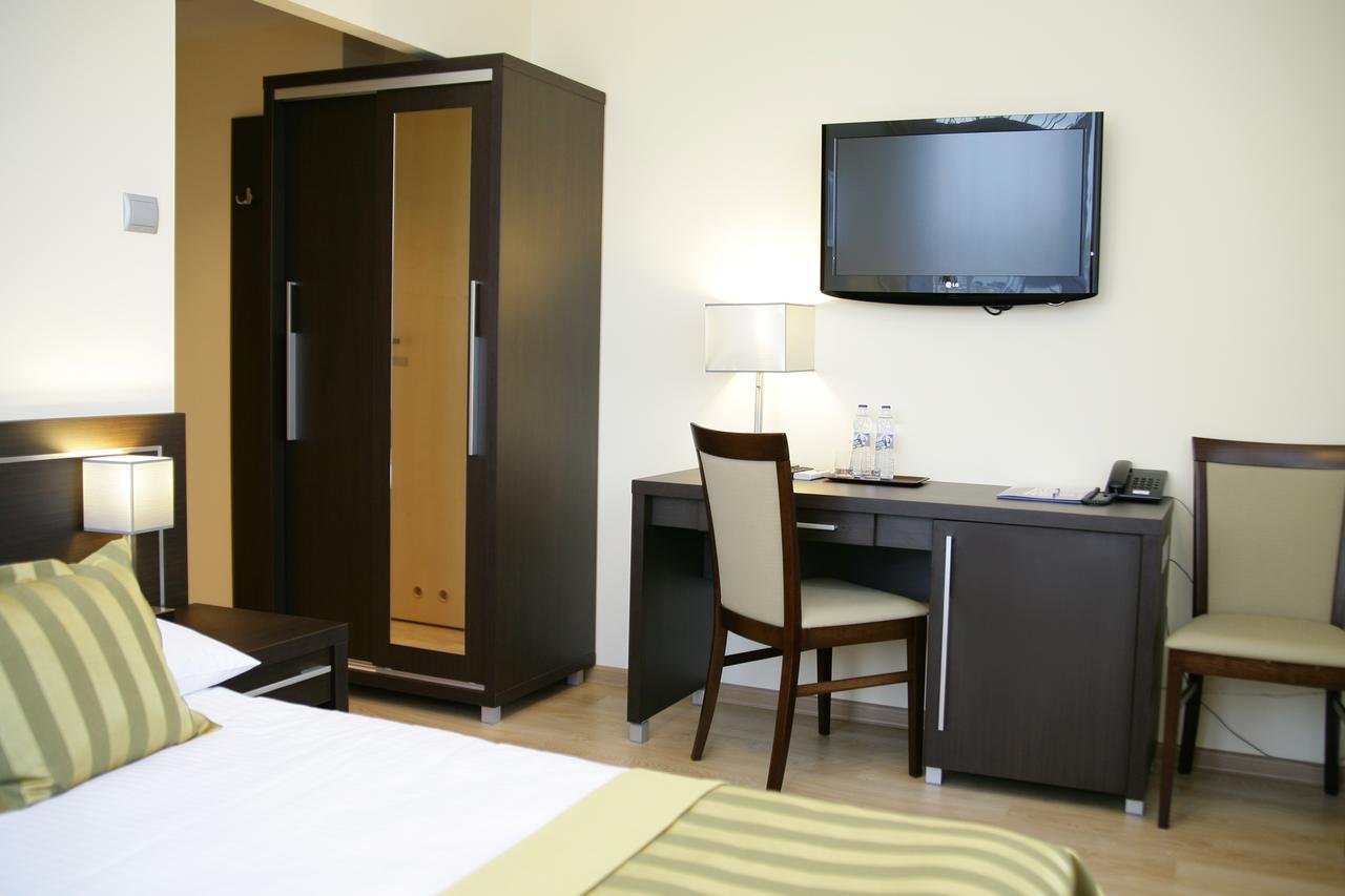 Hotel Safir Poznan Ngoại thất bức ảnh